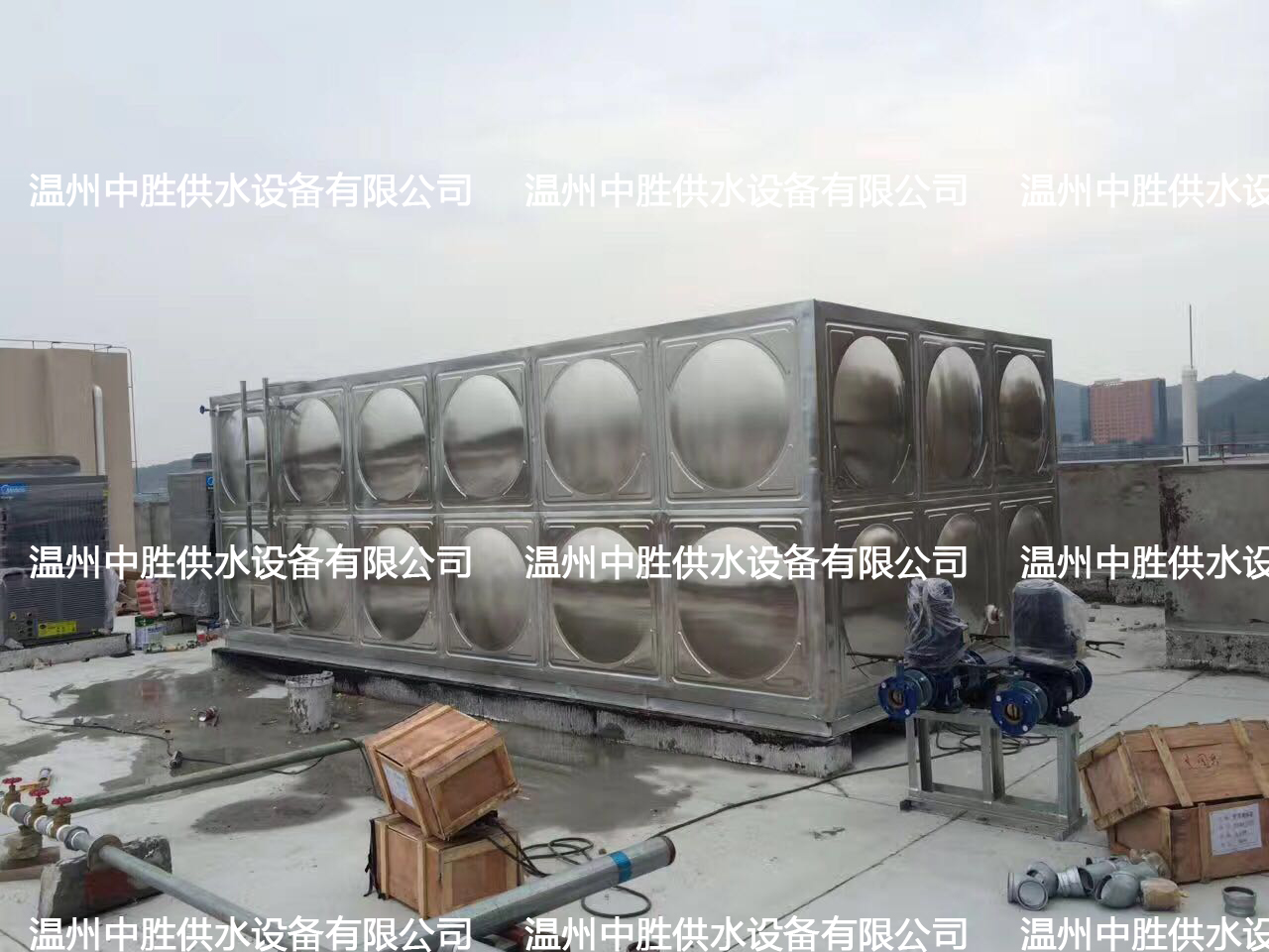 大廈樓頂裝保溫水箱.jpg